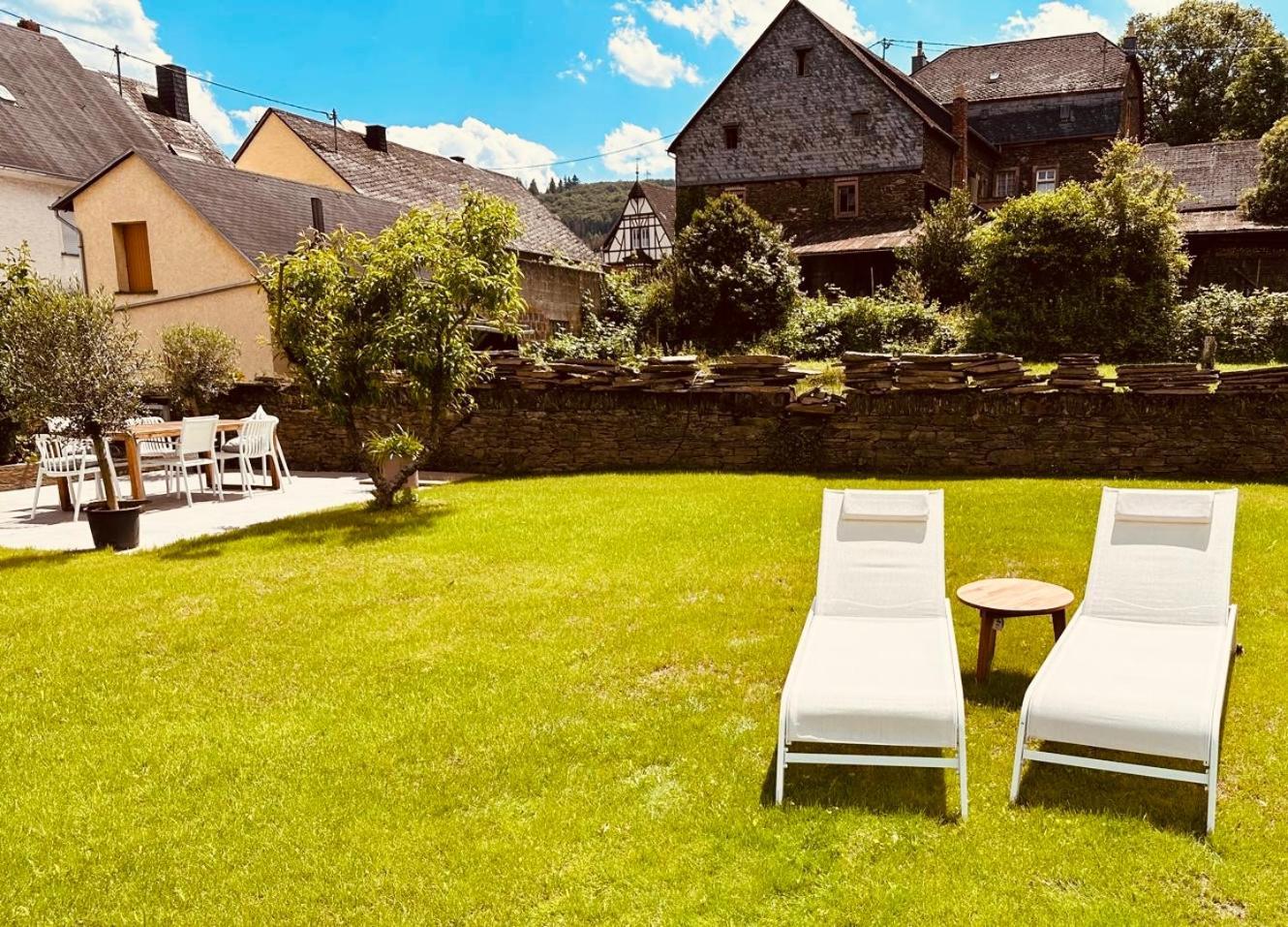 Gut Foersterlay - Exklusive Boutique Apartments Im Historischen Winzerhaus Direkt An Der Mosel Losnich Экстерьер фото